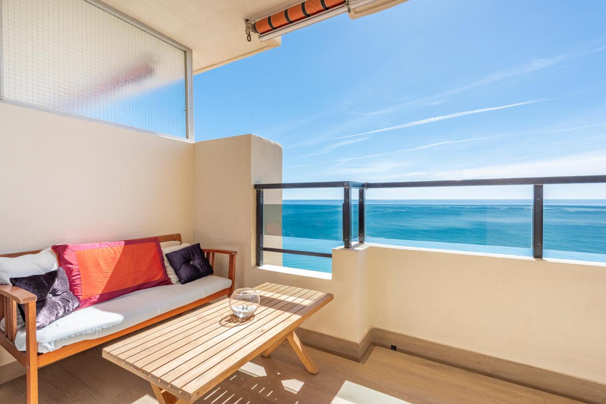 Beachfront Luxury: Fuengirola Sea View Apartment Exterior photo