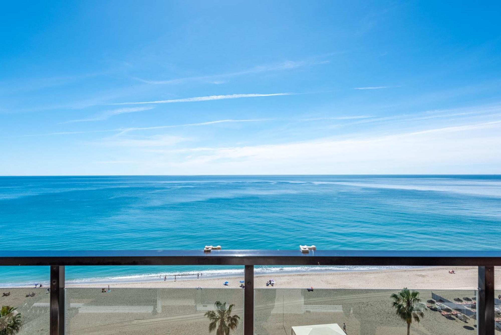 Beachfront Luxury: Fuengirola Sea View Apartment Exterior photo